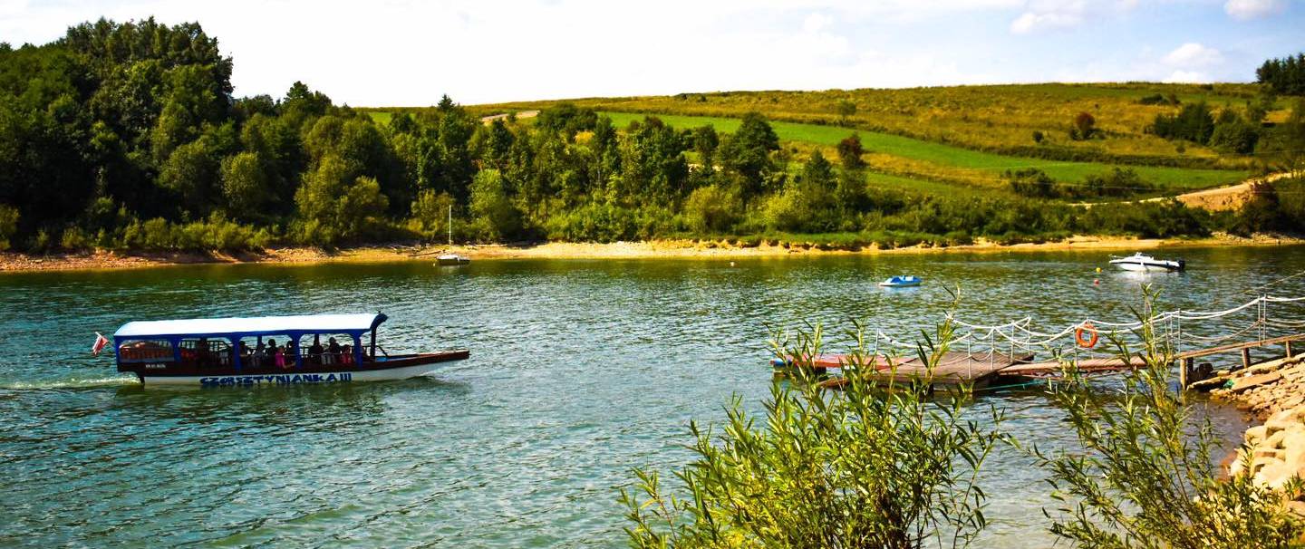CZORSZTYNIANKA gondolas kruīzi pa Czorsztyńskie ezeru, naktsmītne DZIEDRUS Polija Pieniny Mountains